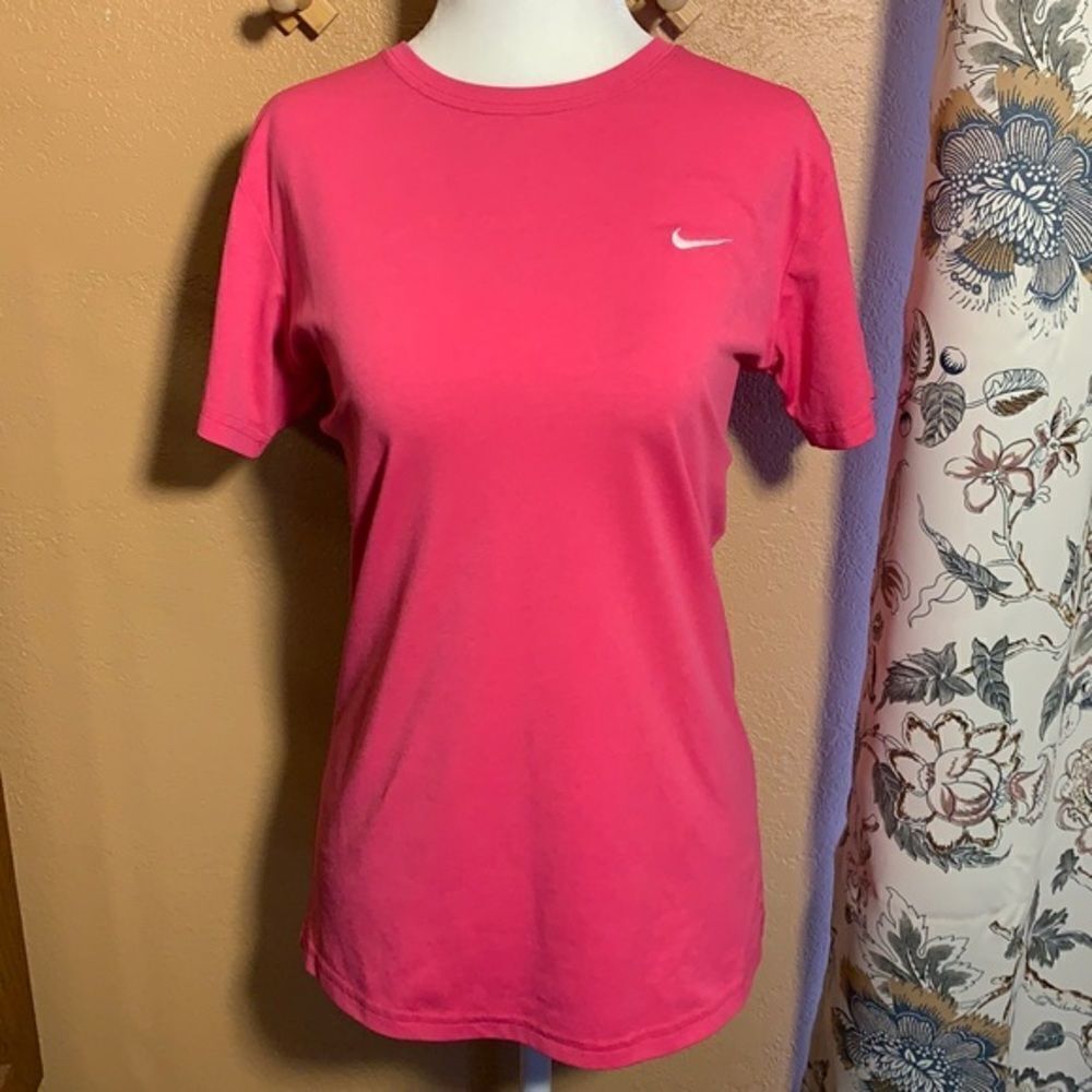 Nike Dri-Fit Pink Short Sleeve Shirt Size Medium